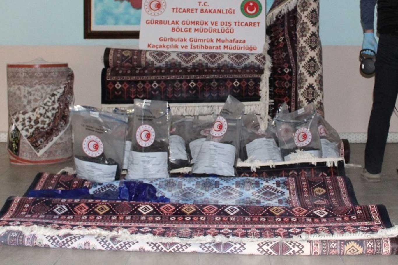 Halıların içinden Afyon sakızı çıktı Halıların içinden Afyon sakızı çıktı